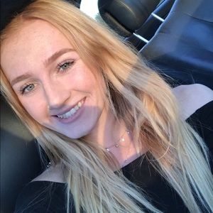 Meet your Posher, Adri